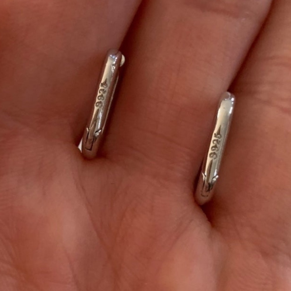 Sterling Silver Oval Huggie Hoop Earrings Brand New - Picture 3 of 4